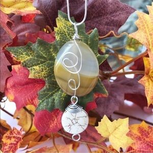 𝅺WIRE wrapped reversible pendant with 9.25 chain.
